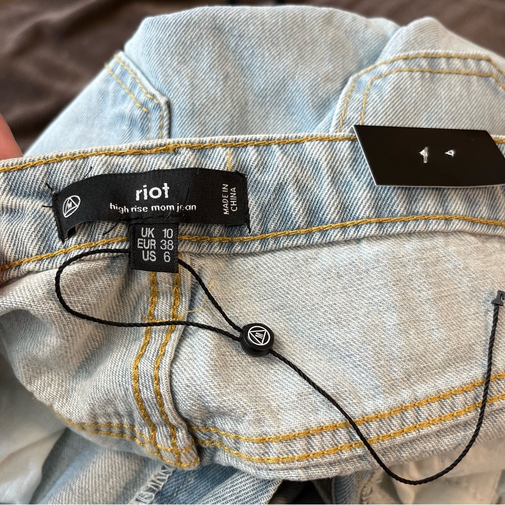 Missguided | NWT Riot High Rise Mom Jeans - Picture 11 of 13